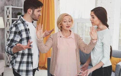 过年婆媳吃瓜视频,笑料百出！